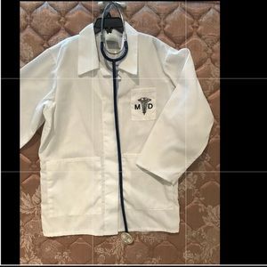 Lab coat has MD embroidery. Doctor’s costume. 10